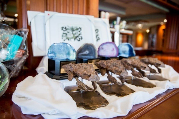 ROMPatrons's tweet photo. Get your golf on! ⛳🏌️‍♀️🏌️‍♂️ On Sept 12, compete for trophies inspired by @ROMToronto’s collections &amp; enjoy an 18-hole tournament and lunch at exclusive Beacon Hall Golf Club. 
Register now at https://t.co/FnXLNK1no7.  
#ROMClassic #BeaconHall #philanthropy #charitytourney https://t.co/js32ZgjbWl