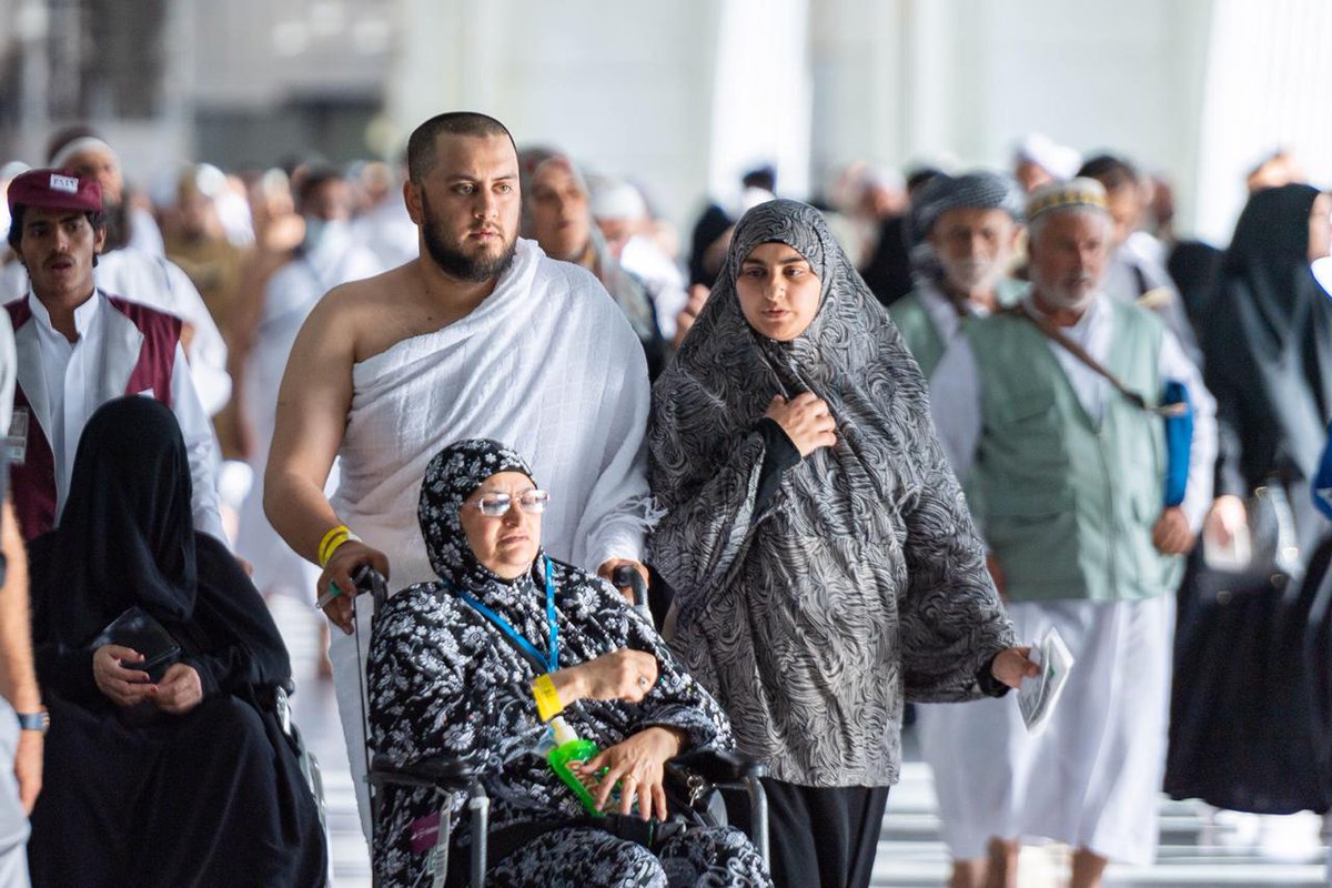 MiskCommunity's tweet photo. تبتدئ أيام الحج العظيمة بيوم التروية؛ حيث يتوافد الحجاج من كل البقاع، ليقضوا مناسك حجهم ويطوفوا بالبيت العتيق. #مسك_المشاعر https://t.co/w35IW4kQxt