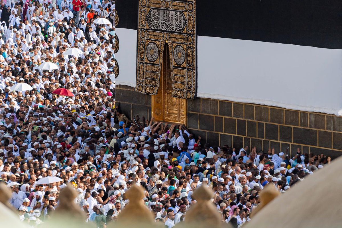 MiskCommunity's tweet photo. تبتدئ أيام الحج العظيمة بيوم التروية؛ حيث يتوافد الحجاج من كل البقاع، ليقضوا مناسك حجهم ويطوفوا بالبيت العتيق. #مسك_المشاعر https://t.co/w35IW4kQxt