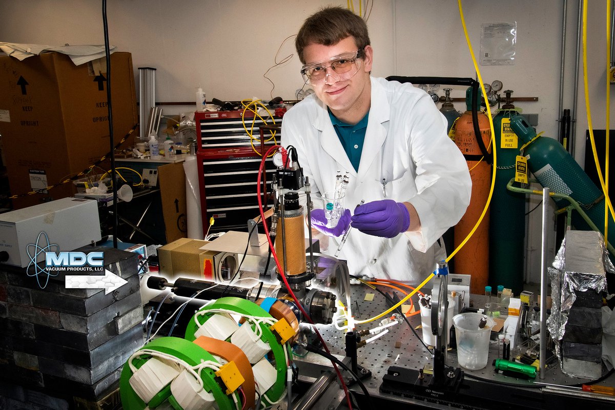 MDCPrecision's tweet photo. Summer Intern Christopher Hayes Studies Charge Separation for Solar Energy 🌞https://t.co/9IIaNnSWpX #BNL #BrookhavenLab #StonyBrook #SBU #SolarCell #Spectroscopy #SolarEnergy #DOE #mdcvacuum #VacuumChamber #Chemistry #ParticleAccelerator #VacuumFeedthrough  #vacuumscience #LEAF https://t.co/tvRrZ6Uau3