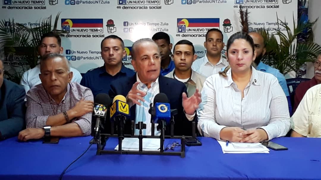 manuelrosalesg's tweet image. Gracias al esfuerzo de diferentes factores políticos y colaboración de entes internacionales: CAF, ONU y Cruz Roja, se ubicó una de las barcazas que generará 250 MW y 6 turbinas de 45 MW c/u para darle alivio al zuliano que hoy paga los pecados del régimen facebook.com/93879951476/po…