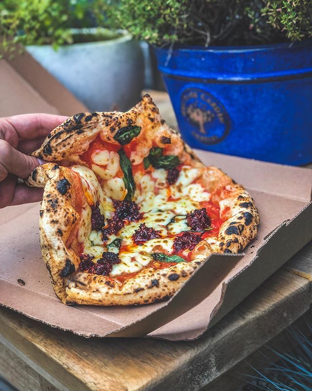 Friday treat. An unbelievably tasty Nduja Pizza from <a href="/peddlingpizzas/">Peddling pizza</a> 🔥 👌 ift.tt/2KJ1DQe