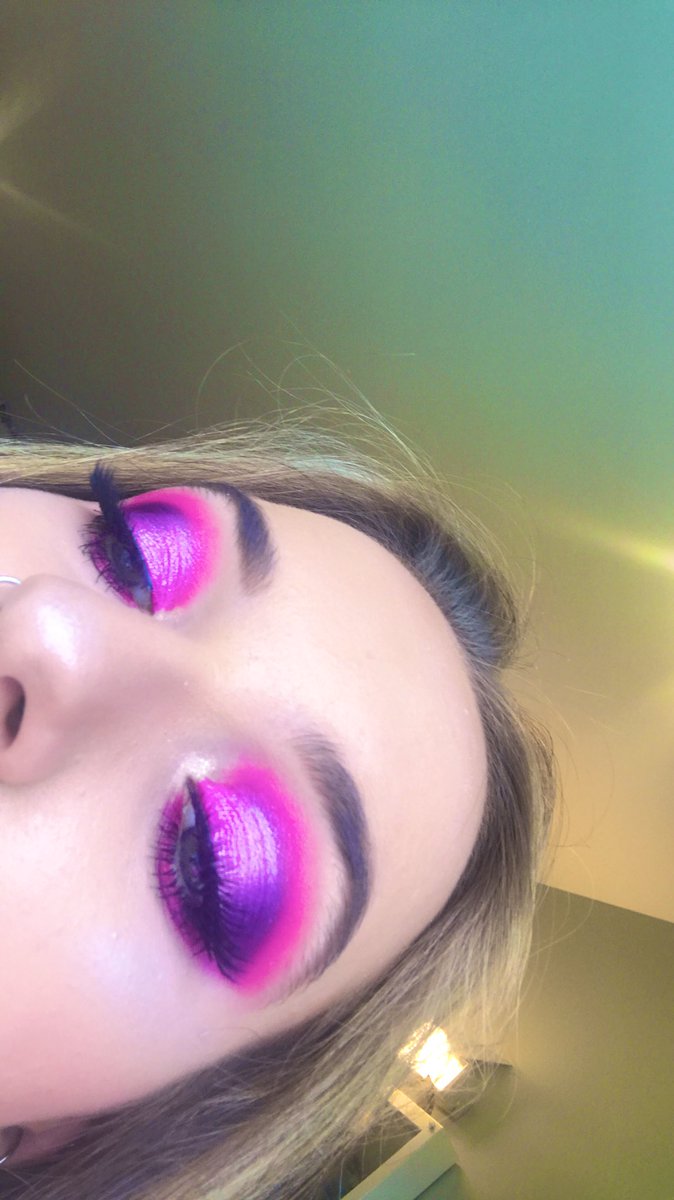 MissCdavies1's tweet photo. bashed out a lewk with my new @JeffreeStar #jawbreaker palette today absolutely GASSED with the outcome #cherrywet #cottoncandy🍭🍭🍭🍬🍬🍬🍉🌈🌈 https://t.co/IoZkvABHLw