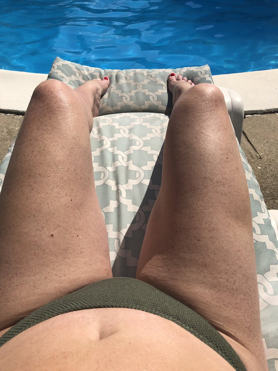 TMIWITW's tweet photo. #SummerDoesntSuck https://t.co/S4cZzYDl4T