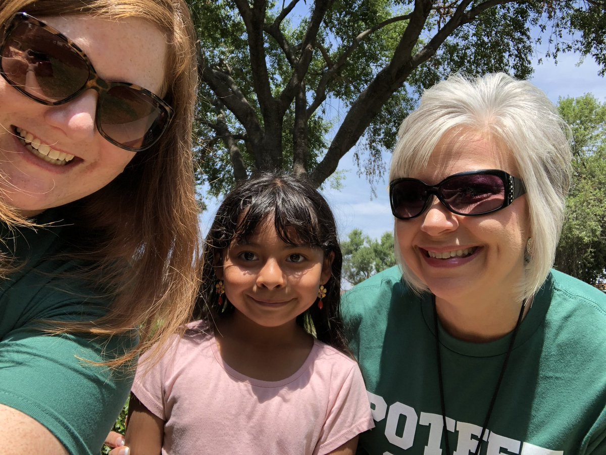 Huffman_3rd's tweet photo. Community walk today to meet my new third graders. #AustinMISD https://t.co/L6HqF7tsdC