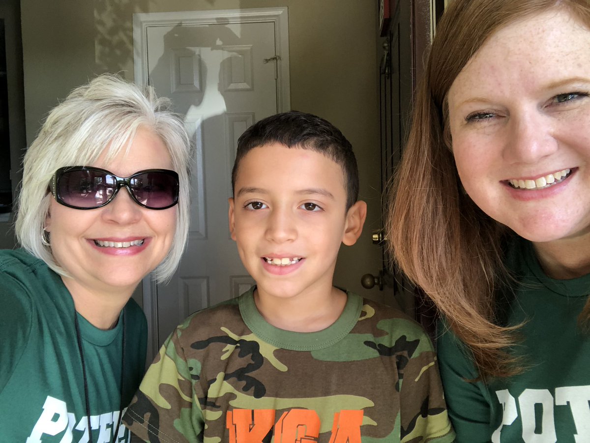 Huffman_3rd's tweet photo. Community walk today to meet my new third graders. #AustinMISD https://t.co/L6HqF7tsdC