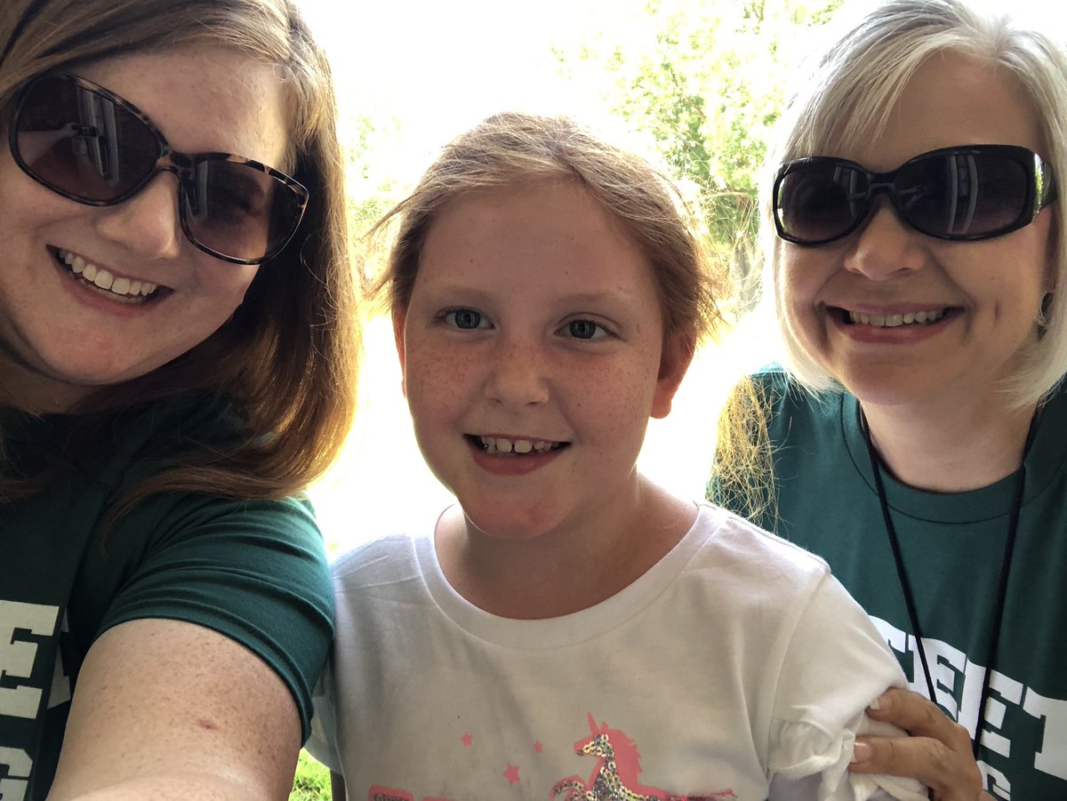 Huffman_3rd's tweet photo. Community walk today to meet my new third graders. #AustinMISD https://t.co/L6HqF7tsdC