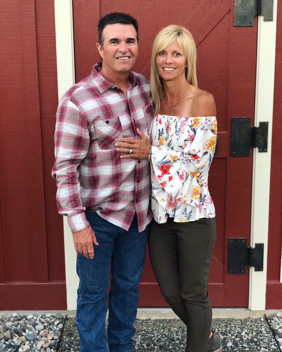 taylordruryland's tweet photo. Happy 33rd Anniversary to my sweet in-laws! ❤️ Aust and I love you both SO much!! Wishing you both a lifetime of love, happiness, good health, and GRANDBABIES 😉 #family #theoriginallands #inlawgoals https://t.co/5KeWNS4lor