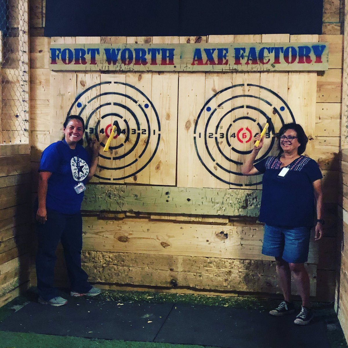 KeepSmiling_MK's tweet image. We are aiming for the target! Love teaching with BHE!  #empoweringbearsbhe @wsisdschools