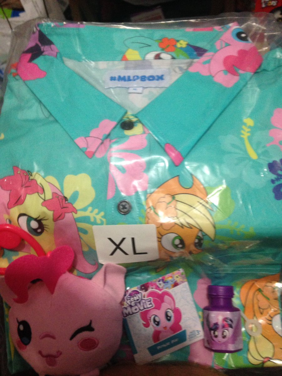 Docponyjones's tweet photo. Omg omg omg #mlpbox came today unexpected and got awesome stuff and amazing Hawaiian style mlp button shirt ๐๐๐ and love the pinkie key chain and little bottle of bubbles..such a awesome up expected mailbox check ^^ #mylittlepony #brony https://t.co/fLeGc7jqMd
