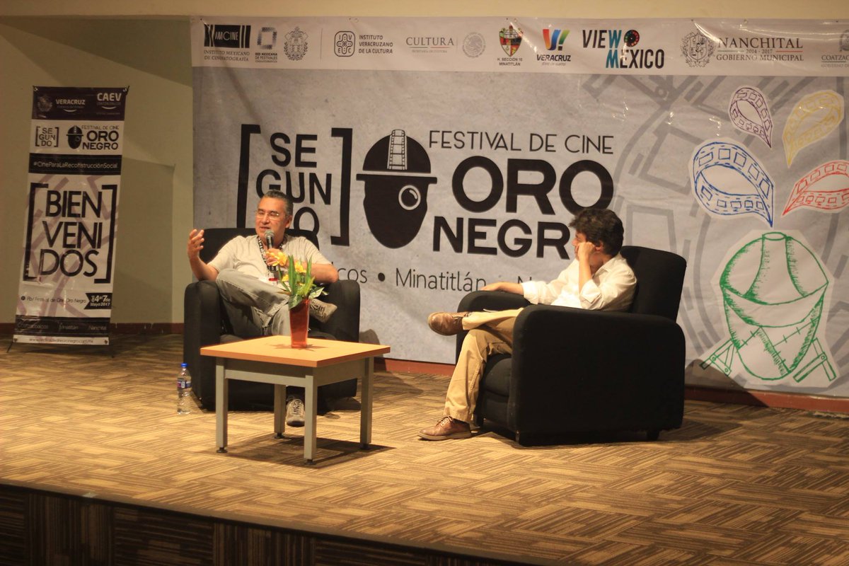 FCineoronegro's tweet photo. En la 2da. edición, el cineasta @ricardobenet  y el Director de @VRAwakeMx Jorge Hernández estuvieron como invitados del Festival, gracias a ese encuentro, 2 años después verá la luz el proyecto hecho en realidad virtual "Botella al mar" que se estrenará en @CinetecaMexico https://t.co/hAZiWXRjnW