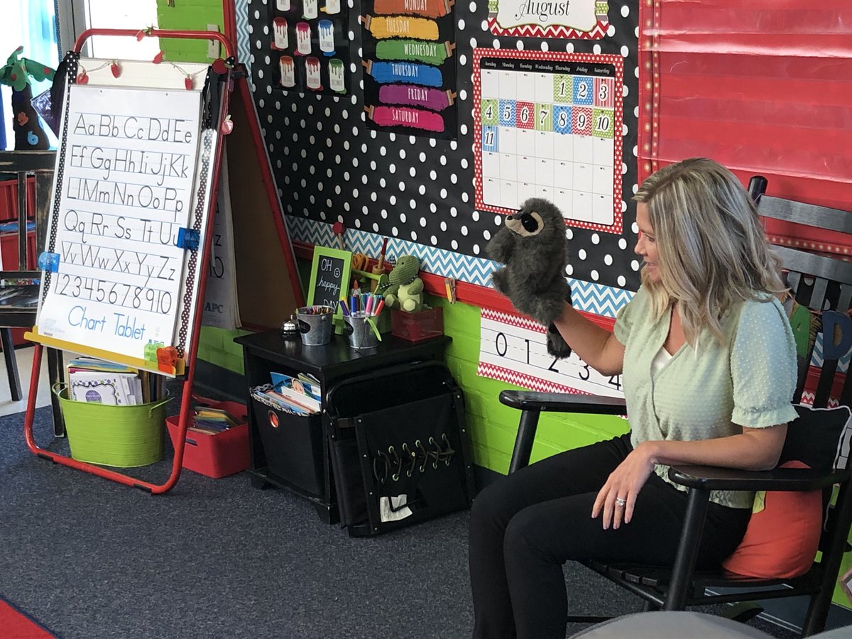 MattMankiewicz's tweet photo. Shout out to all of the #Kindergarten, TK, and pre-school teachers who are taking time today to welcome our newest @FullertonSD students to school! #fsdlearns https://t.co/uCcm1Qyfiq