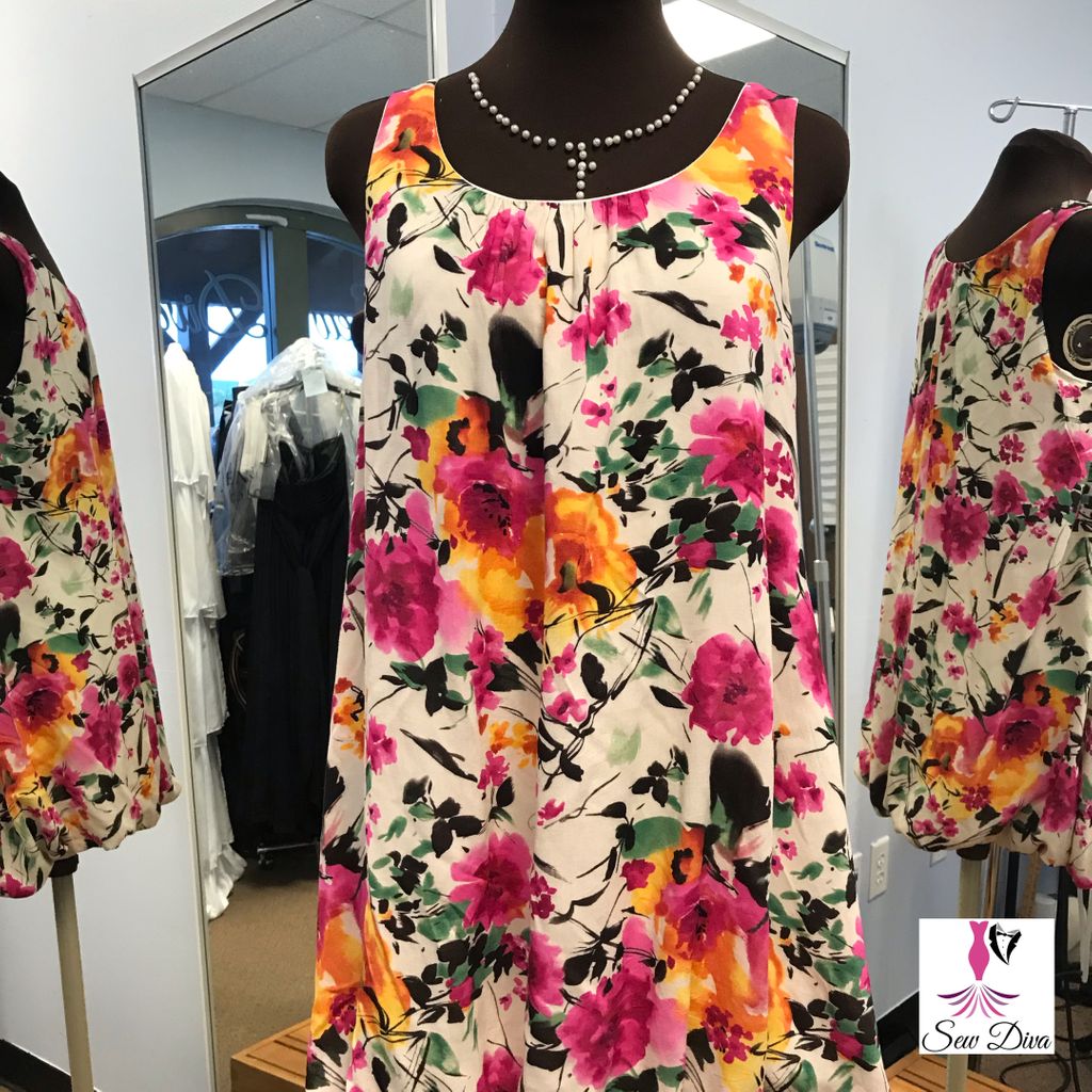 Sewdiva2's tweet photo. This cute floral top is going in the lost  now found.  Replaced the worn elastic for its missing Owner!  😂 Just kidding.  Wanted to set one of my besties off Donna @thematchateagirl @Matchateagirl https://t.co/UOIduB2UJ5