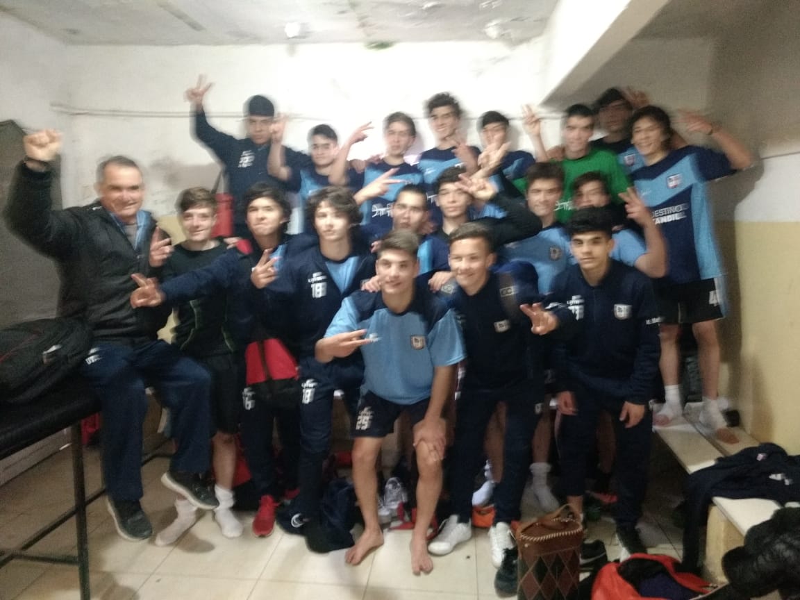 LigaTandilense's tweet photo. El seleccionado sub 15 de Tandil ganó 2 a 1 a Balcarce y se corta el las cima de las posiciones de la zona 7. @Elpicadito70 @Rami8919 @afa @ https://t.co/CKLQcChwJd