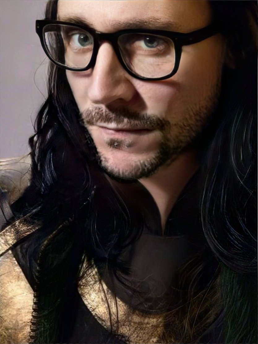 assassinswife's tweet photo. @SassyHez @binestom @StacyMichelleB @ekdark666 @sharannie63 @Lothiriel_1 @wcugrad_09 @LuvsGoddess10 @KatieReneeLind4 @mad_moran @TomMakesMeSmile @PeachyKeenBean7 @RavenRebelPoet @EssentiallyLoki @Laura57205014 @0SleeptilDawn @DLL_anthro @WynterSoldier00 @BandGeek4Sure @carolmkik @daisylynndoc @HiddlesDoctor @hiddlesblue @Mamabear0772 @JanetCannady @OkieJess1208 @JennaFriedland Happy #LokiDay #TomHiddleston I love my lil edit there #geekygod #sassysmart #ProfessorL https://t.co/3yD0gLQtRs
