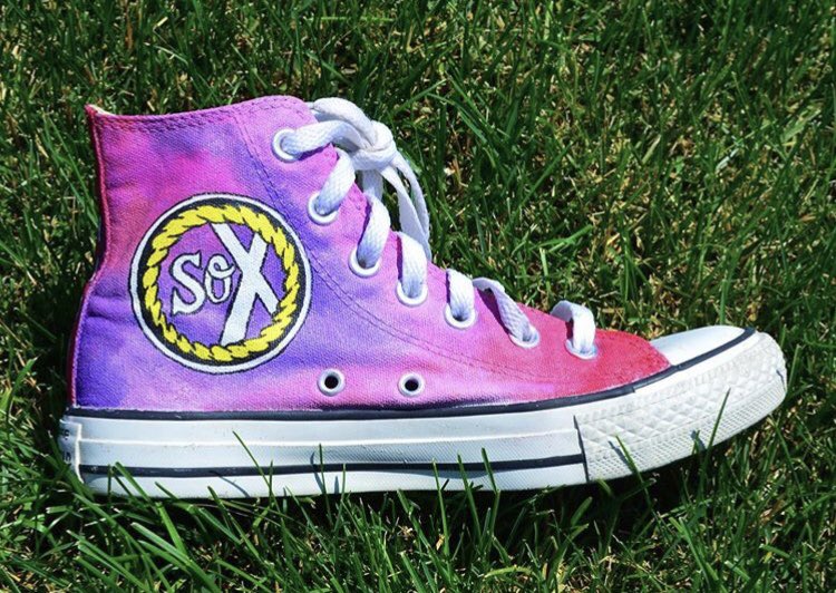 AbbyPonte's tweet photo. @chancetherapper plz sign my shoes https://t.co/D0vQYboLLS