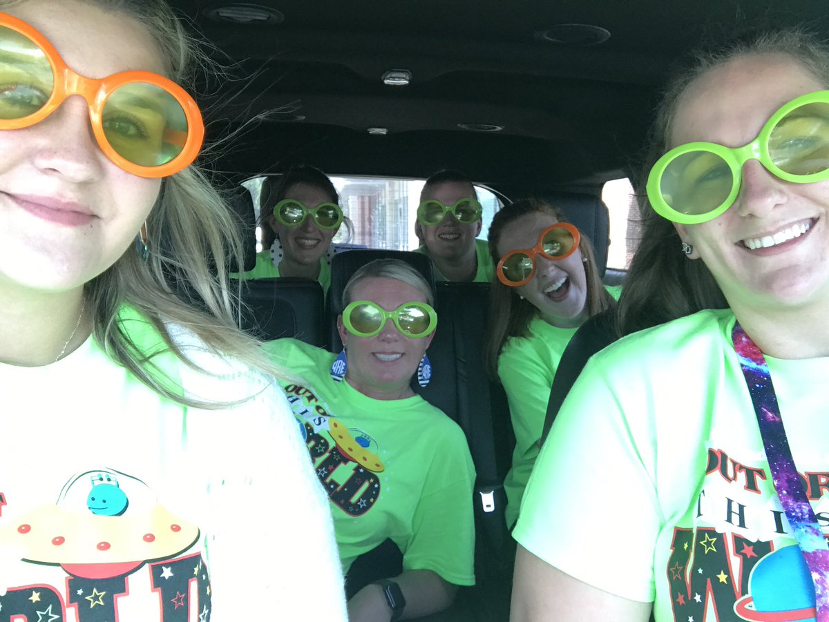 JenHardwick02's tweet photo. Our new school year is so bright, we need out of this world shades! @WhitleyRoadES @DrRDubKellerISD @Mr_R_Cano #celebrateKISD #KISDconvocation #thirdandfourthgradeunite https://t.co/Wirw0Oz2og