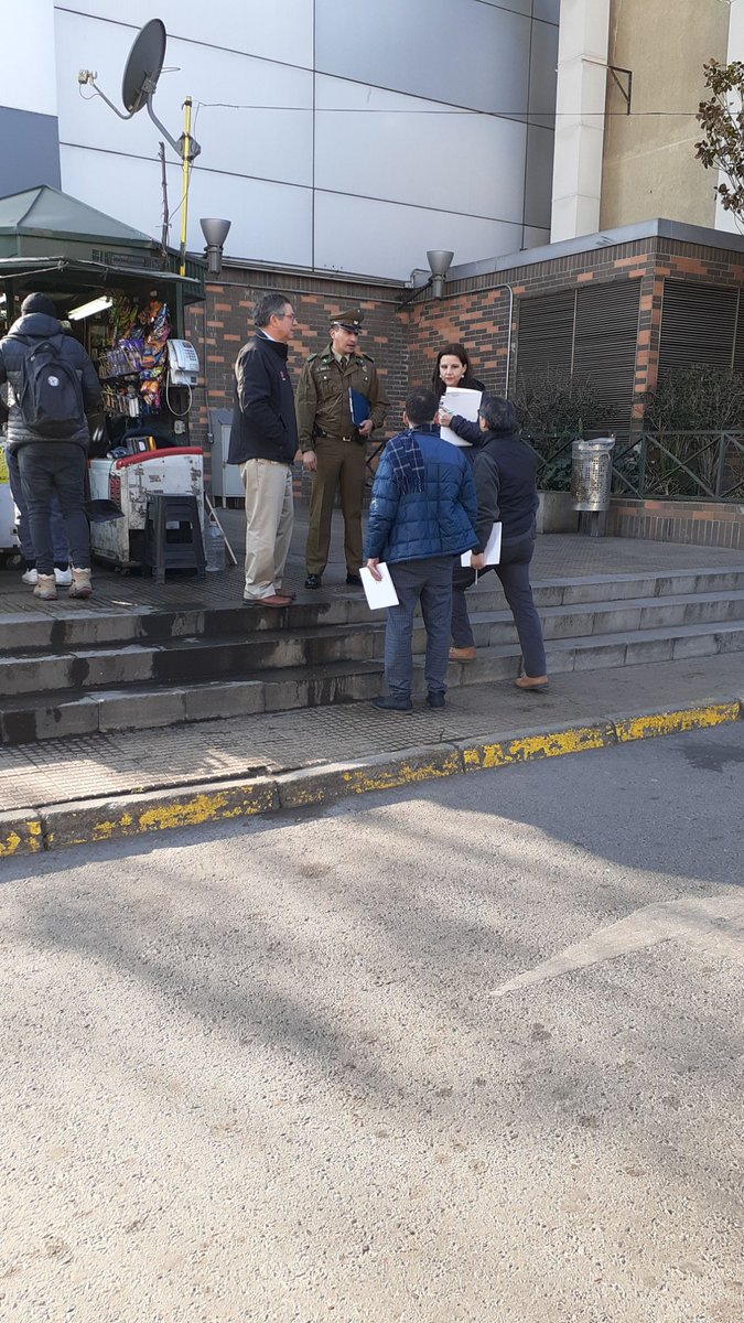 comisaria_21's tweet photo. #Estacióncentral Oficina Micc. 21° Comisaría @Carabdechile  Participa junto a la Subsecretaria de Prevención del Delito en fiscalización al Mall Plaza Alameda, para detectar factores de riesgo que pudieran afectar la seguridad  #LaPrevencionEsNuestraEsencia #OrdenyPatria https://t.co/SAOVox6dQG