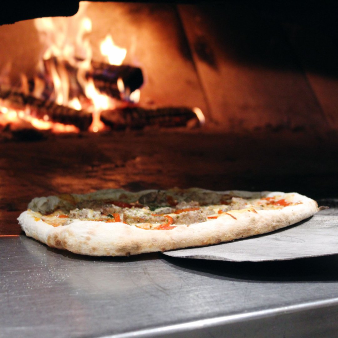 All fired up for the weekend 🔥🍕 .
.
.
#woodovenpizzas #pizzanight🍕 #hamont #hamonteats #hamontrestos #burlont #stoneycreek #dinnerplans