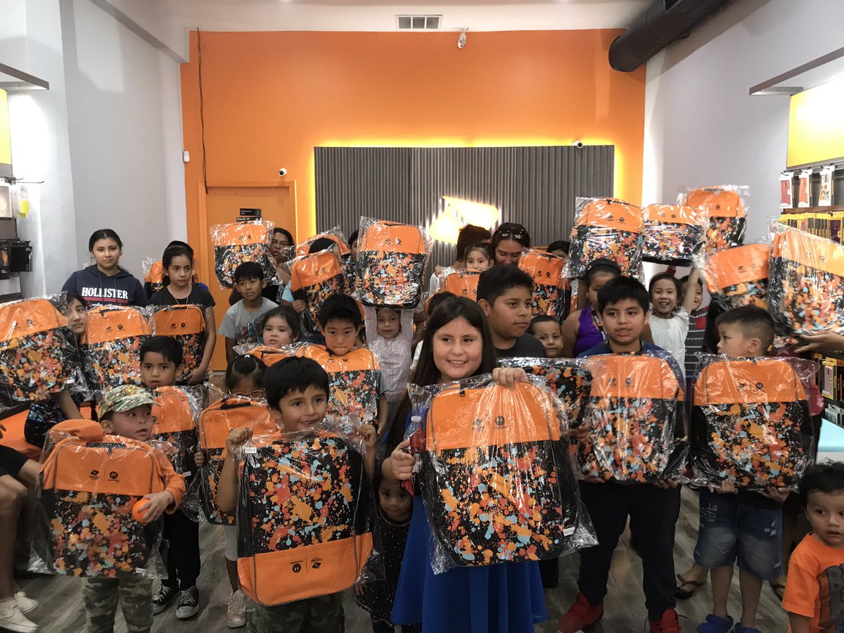 Happy kids ready for Back to School! 🎒🧡🖤 DWireless Club - El Monte #BoostMobile <a href="/dwirelessclub/">DWIRELESS CLUB</a> <a href="/blonxie13/">Blanca C. Martinez</a> <a href="/Mel_Marceco/">📲💎Melissa- Marceco 💎📲</a> <a href="/Alicia_SPG/">Alicia Gonzalez</a> <a href="/MarcecoSales/">Marceco, Ltd.</a>