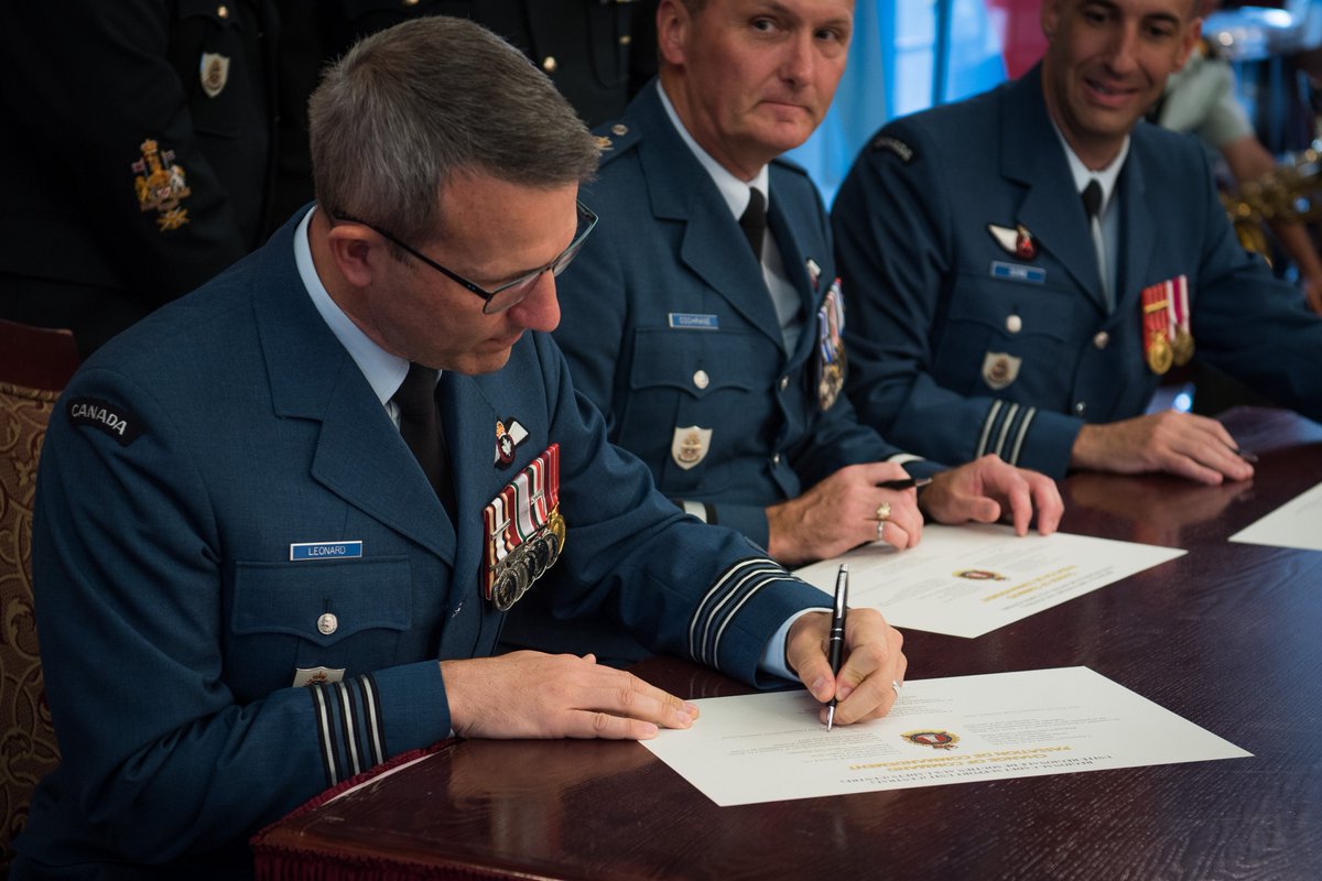 OntCadets's tweet photo. Today, @ontcadets welcomes our new Commanding Officer, Lieutenant-Colonel Leonard, whose mission is to develop youth into effective leaders in communities across #Ontario! https://t.co/Vx8Hlp9XIw