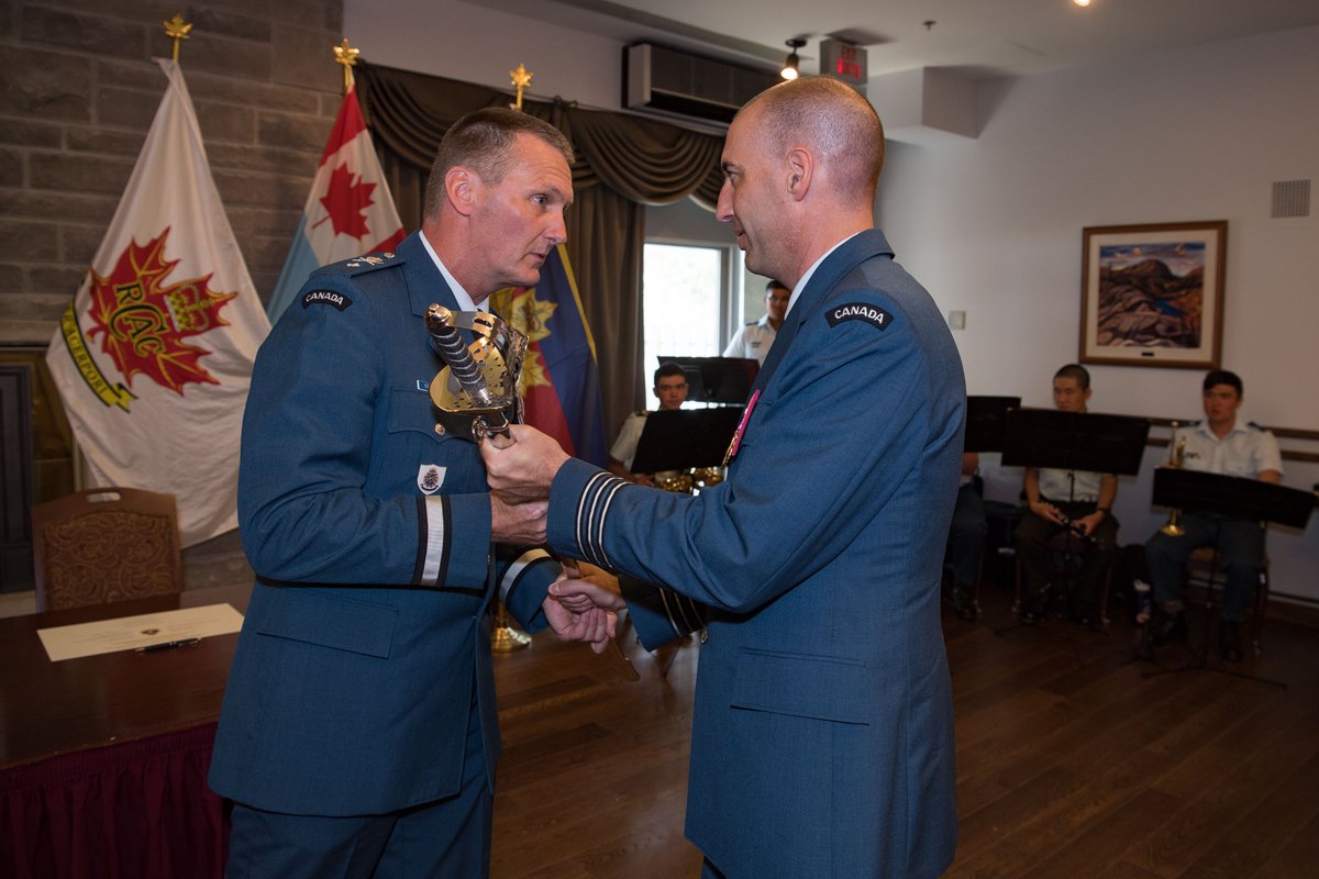 CadetsOnt's tweet photo. Aujourd'hui, les @CadetsOnt accueillent leur nouveau commandant, le lieutenant-colonel Leonard, dont la mission est de faire des jeunes des leaders efficaces dans les communautés de l'#Ontario! https://t.co/DEyBEYA0C7