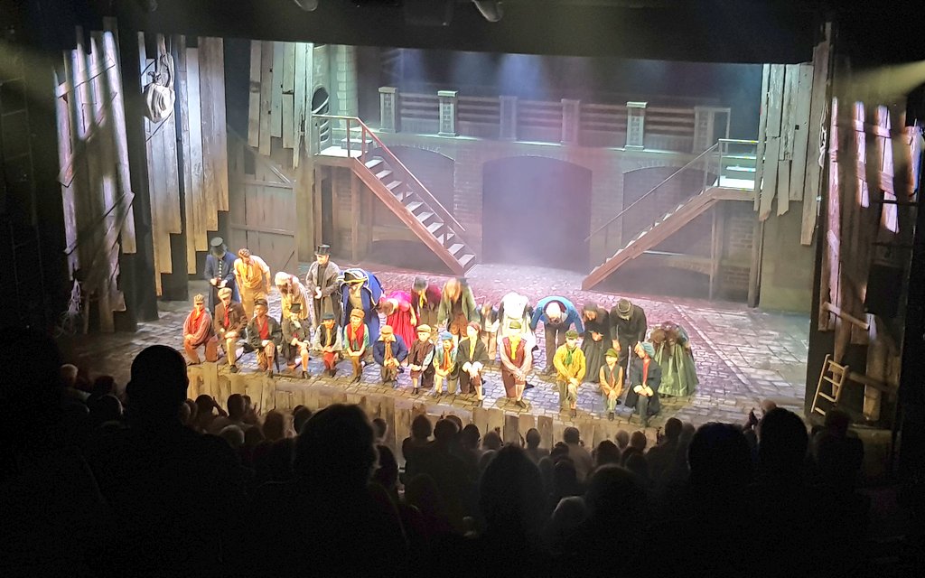 Y gynulleidfa ar eu traed wrth i noson gyntaf Oliver! ddod i ben! 

The audience on its feet as our first night of Oliver! comes to an end!

Da iawn pawb! #OliverAber2019