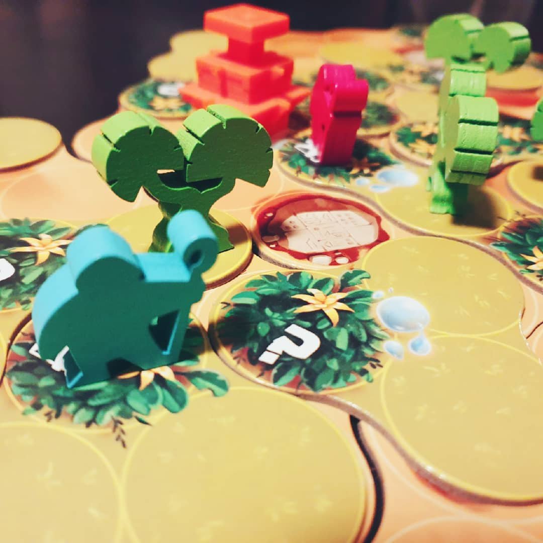 MeepleU's tweet photo. Played #IshtarGardensOfBabylon last night, the group LOVE it, even better than #FiveTribes😲.
If you're a little worried about AP, the next tile sorta revealed so you can pre-plan a bit more.
There are a few way to victory, including unlocking... continued...
@IelloUSA https://t.co/cz4H7LMaMl