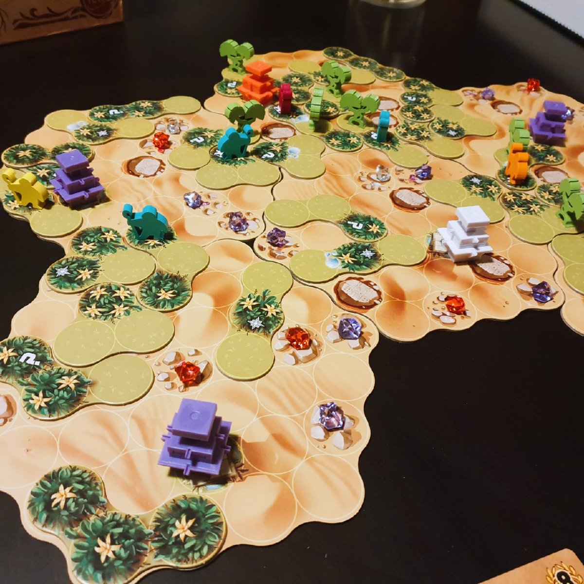 MeepleU's tweet photo. Played #IshtarGardensOfBabylon last night, the group LOVE it, even better than #FiveTribes😲.
If you're a little worried about AP, the next tile sorta revealed so you can pre-plan a bit more.
There are a few way to victory, including unlocking... continued...
@IelloUSA https://t.co/cz4H7LMaMl