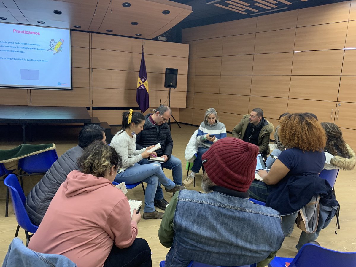 _JavierOjeda's tweet photo. Un lujo poder compartir con docentes de @ekirayaCEM reflexiones sobre cómo optimizar nuestra labor como “Guías”. Gracias por el trabajo y el feedback recibido! @trilemaedu #Latam  🇨🇴 #Montessori https://t.co/srrd48t8yh