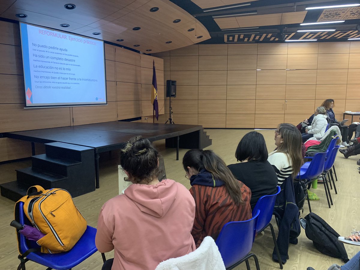 _JavierOjeda's tweet photo. Un lujo poder compartir con docentes de @ekirayaCEM reflexiones sobre cómo optimizar nuestra labor como “Guías”. Gracias por el trabajo y el feedback recibido! @trilemaedu #Latam  🇨🇴 #Montessori https://t.co/srrd48t8yh