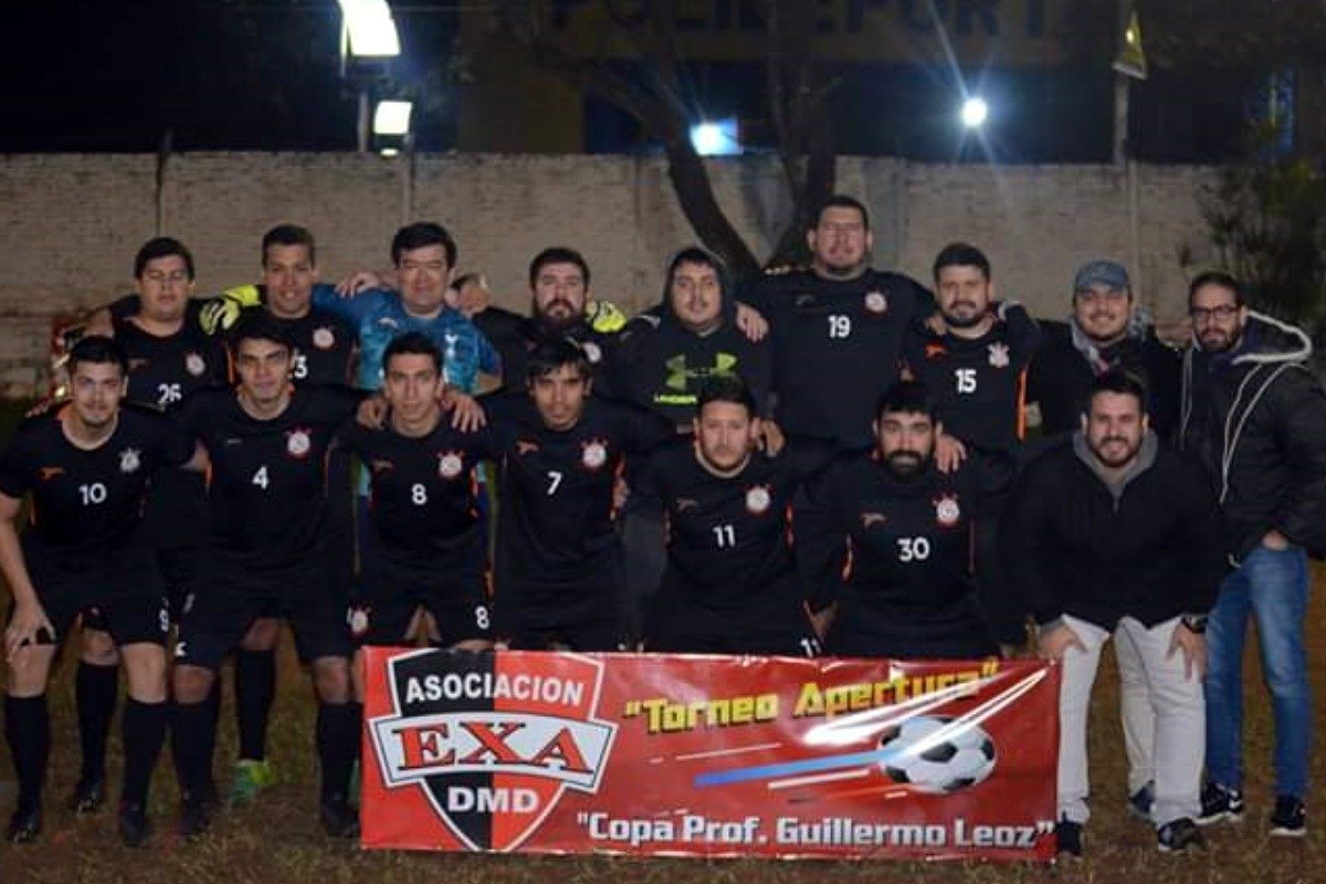 Exafutbolpy's tweet photo. #EXAMANUELDOMINGUEZ | TIMAO: “NUESTRO EQUIPO NO SE ACHICA ANTE NADIE”
Por el lado de Timao, César Burgos afirmó que el equipo llega “con muchas ganas de sacar el partido adelante”, aunque reconoce que tienen dos bajas importantes. Lee más ➡️ https://t.co/9GcWQhsUml https://t.co/rbGW9W7UbC