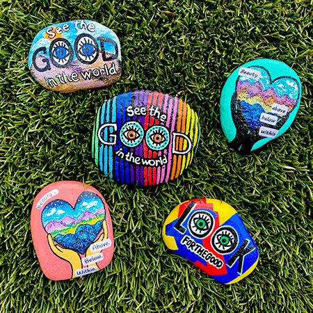 a_composition's tweet image. Hey everybody - want a simple and fun craft for this weekend? Check out this week's blog post ~ acraftycomposition.com/kindness-rocks….  It's amazing how doing something as simple as painting a rock can help balance the stress caused by negative news. TRY IT - FREE rock template in the post.