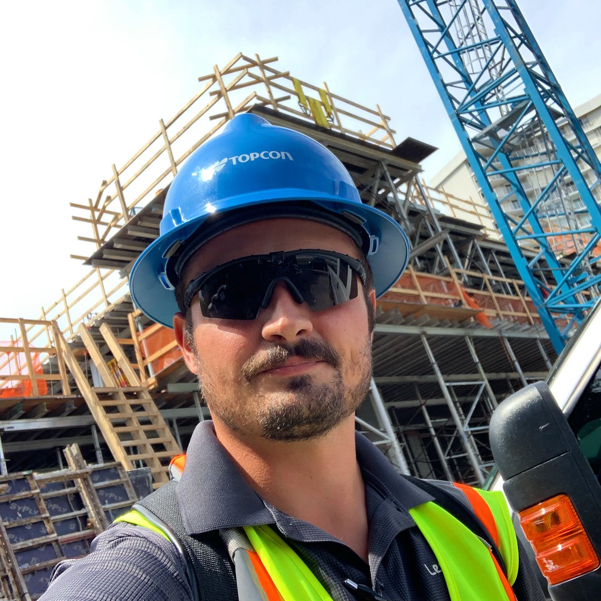 Friday Work Mode🏗👷‍♂️providing field support on site Keeping a customer up & running No delay in structural concrete layout #topconverticalconstruction #floridaconstruction #verticalconstruction #constructionlayout #contech #constructiontechnology #robotictotalstation #lengemann