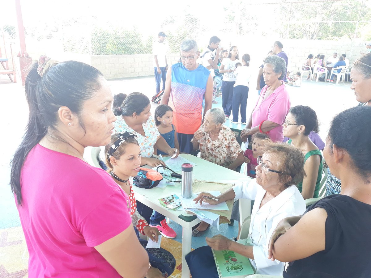 PitreMoran's tweet photo. Ayudar a nuestro prójimo llena el corazón. Ésta semana toda #Venezuela se unió para decir #Sonríe #DiosCreeEnTi en el #CercaDeTi2019 https://t.co/3zwuUPd2Ca