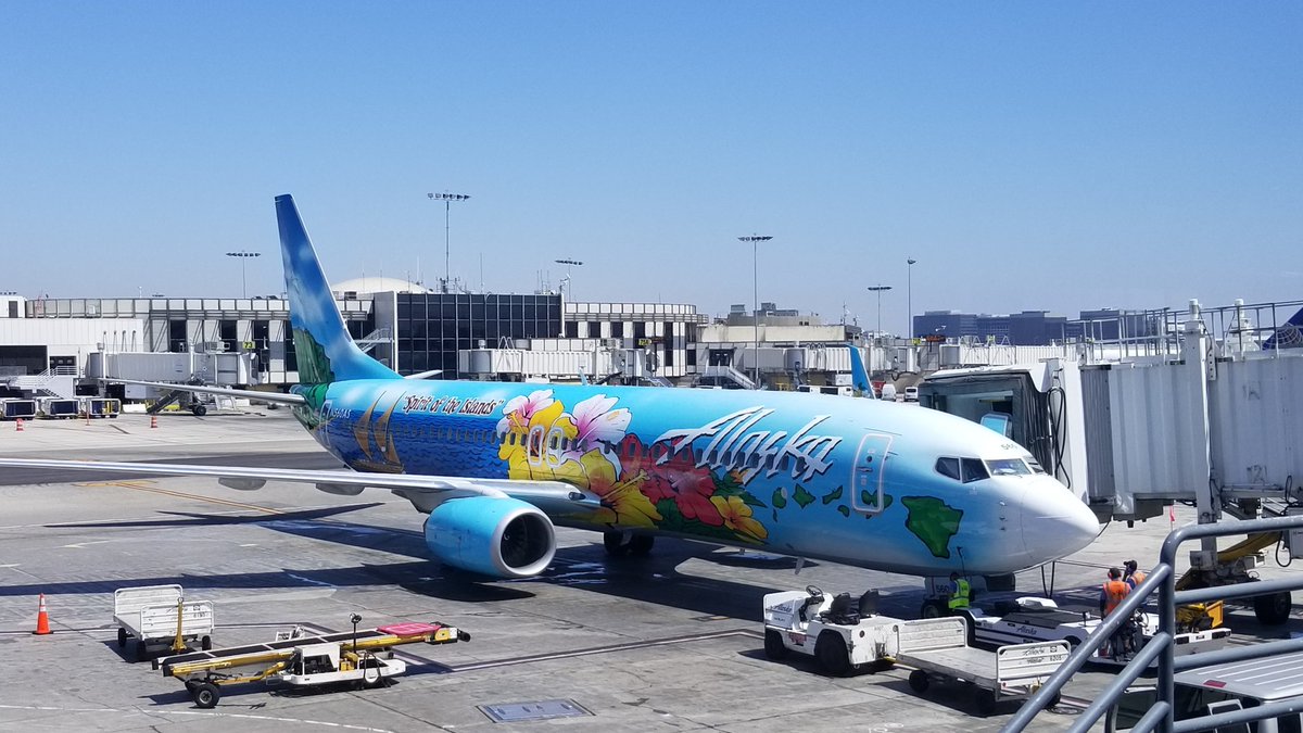 veryboeing's tweet photo. Alaska Airlines #B737 -800 #N560AS 'Spirit of the Islands' in KLAX https://t.co/bAlIQyAYzw