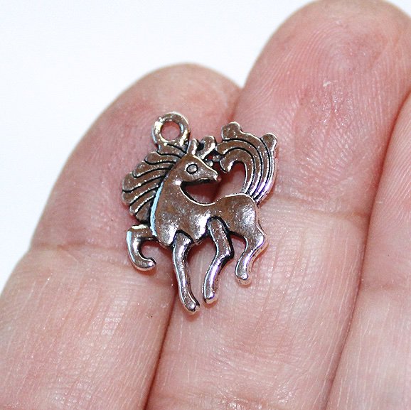 Craftsentials's tweet image. SUPER SALE!! Check out Unicorn Charms Antique Silver Tone Two sided (5 charms in one lot)  ebay.us/LWax5N via @eBay #UnicornHeroes #unicorns #charms #jewelrymaking #unicornlovers #charmbracelet #charmnecklace #Charm