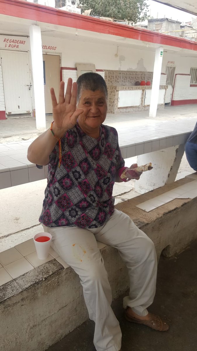 UnitedWayFUCH's tweet photo. El día de ayer nuestros voluntarios de #LearSanLorenzo llevaron un poco de alegría a la Instituci��n Signos de Amor A.C - CRAEM. 
Nuestros entusiastas #voluntarios pasaron la mañana en la institución conviviendo con jóvenes y adultos mayores que padecen enfermedades mentales. https://t.co/J12utPsofo