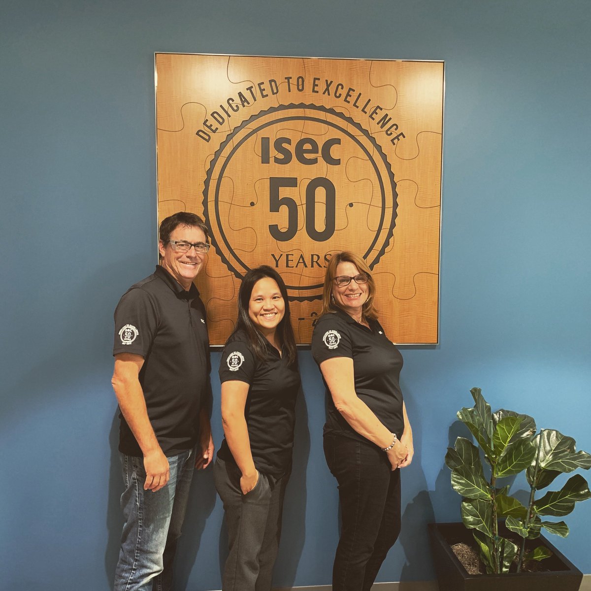 ISECBuilt's tweet photo. Great minds really do think alike! Our #isecnorcal #smallprojects team spotted wearing the same polo today!
.
.
.
#ISEC #norcalconstruction #sanfranciscoconstruction #californiaconstruction #teamwork https://t.co/pFbHtrohSP
