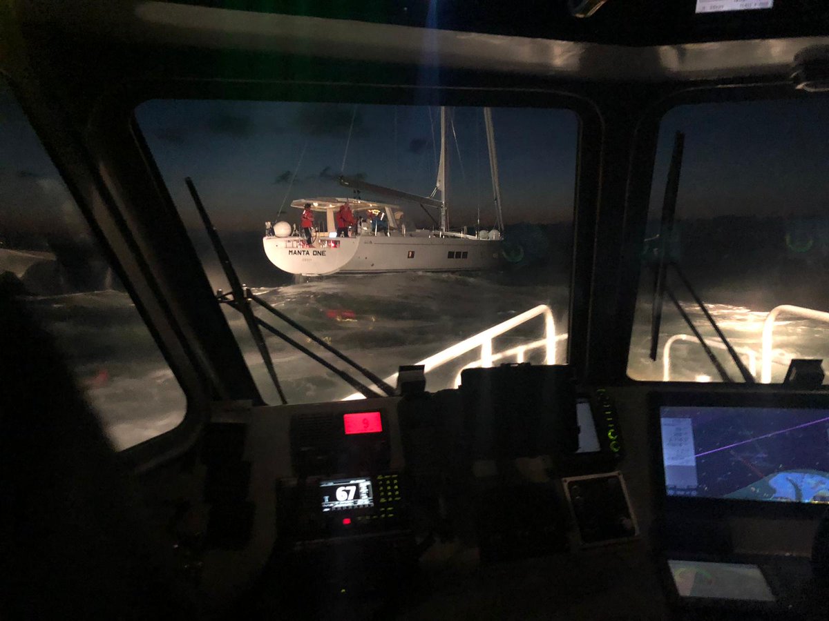 #Zeiljacht maakt water Noord-Oost van #Terschelling #nederland. #Runner van <a href="/veltman_ameland/">Veltman Ameland</a> als eerste terplaatse en begint met pompen, na alles onder controle was is er sleepverbinding gemaakt en koers gezet richting #Harlingen.

<a href="/NOS/">NOS</a> <a href="/WaldNet/">WâldNet</a> <a href="/OmropNijs/">Omrop Fryslân Nijs</a> <a href="/lc_nl/">Leeuwarder Courant</a>