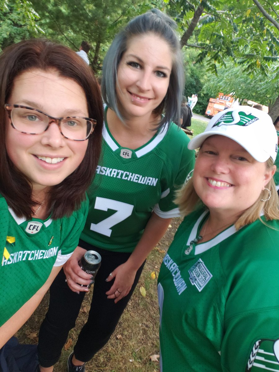 jaclyn613's tweet photo. #RiderTwitter unites!! #CFL #RiderNation @llukye @SueBatesQ91 https://t.co/C0jjaeiFFi