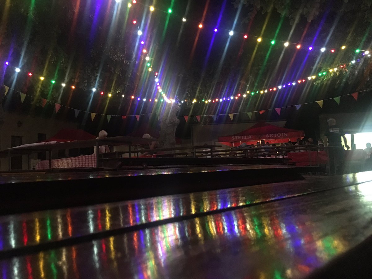 Et la lumière fut... lors de l’instameet avec <a href="/IgersAnjou/">Igers Anjou</a> à Cornillé-les-Caves #igersanjou #PDLV #otals #JaimelAnjou beau week-end à tous 😘 grande passion pour les reflets et l’insolite entourée des amis !