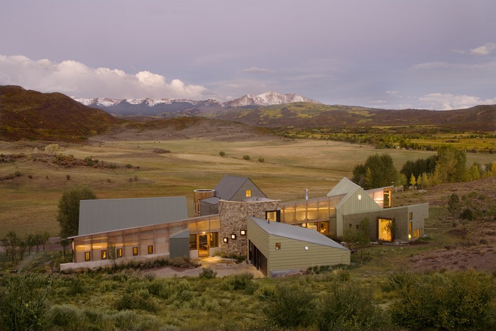 ENERCEPTINC's tweet photo. Whether you are planning a simple design, like the first photo from Flagstaff, AZ, or a more complex home, like the second photo from Aspen, CO, Enercept has the structural insulated panel to fit your needs.
#sips #betterwaytobuild https://t.co/XDzaqJDlT2