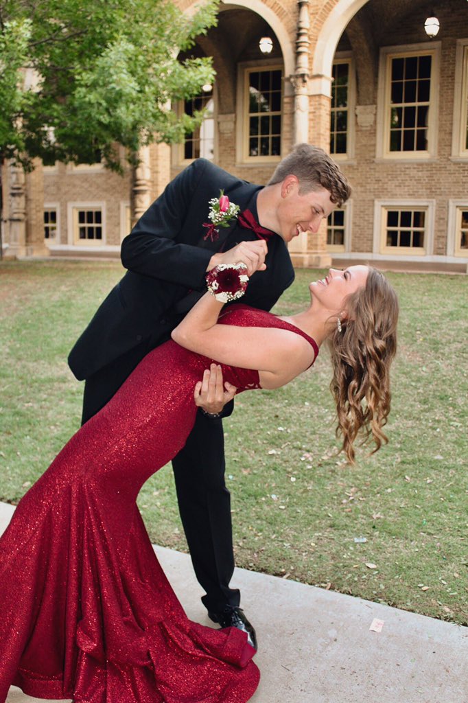 happy birthday to my favorite guy!!! so thankful for you and all that you do! you make me the happiest girl💓 hope 19 is the best year🎉😚🤟🏼