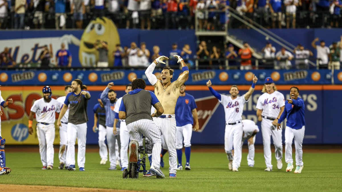 RocBVW's tweet photo. We heard you tonight New York! Let’s do it again tomorrow! #LGM https://t.co/vQStY756KM