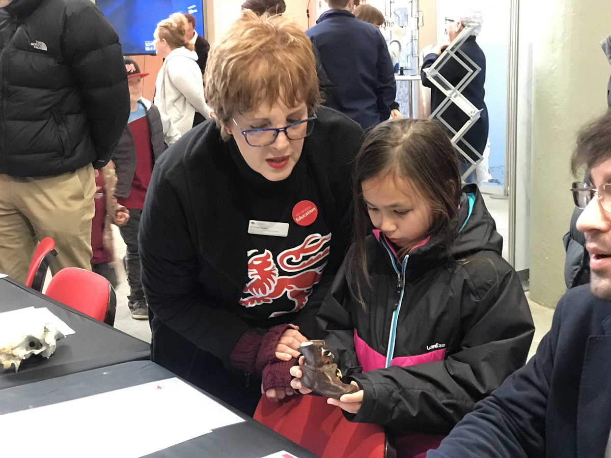UTAS_'s tweet photo. Our amazing @lzarmati inspiring a next generation archeologist at the #UTASopenday. Come on down #launceston. https://t.co/hMdJsfAlh4