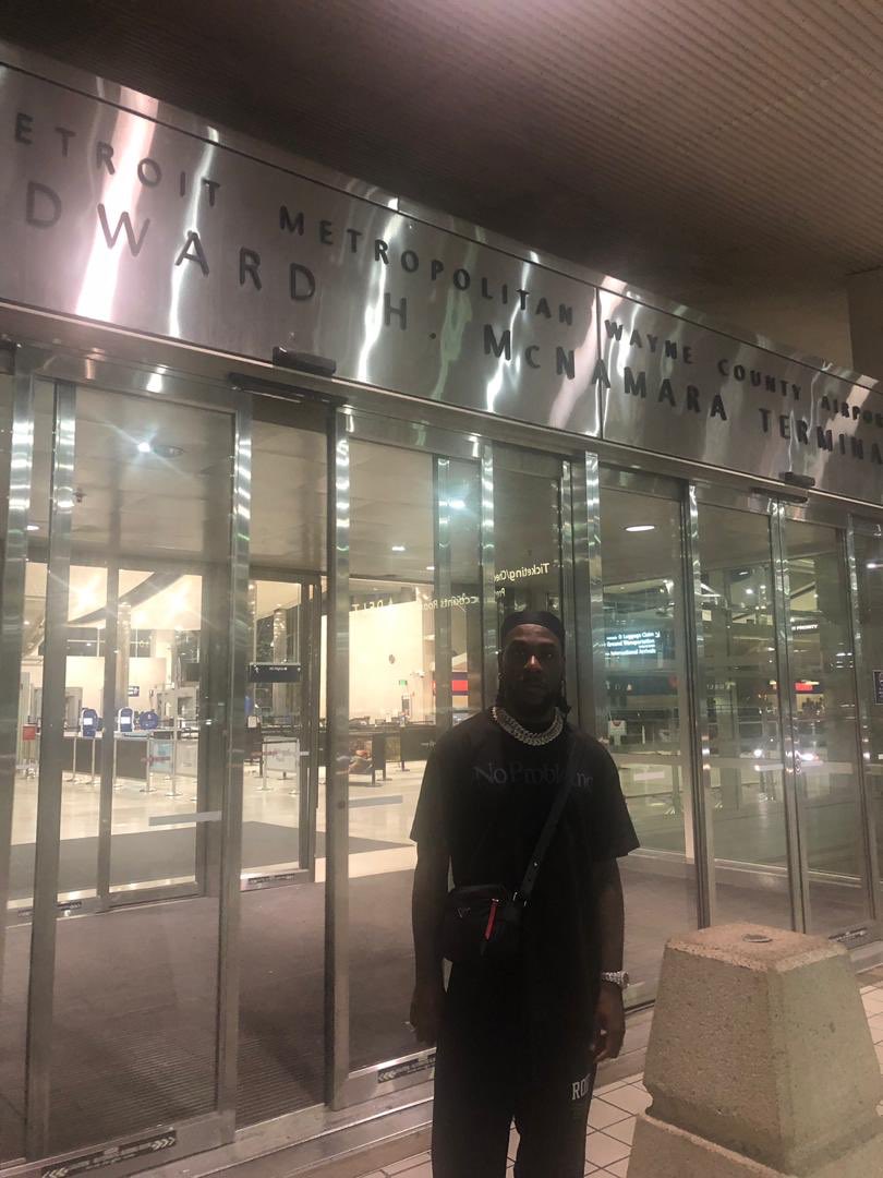 burnaboy's tweet image. Still stuck at the airport in Detroit as I have been for many hours, my heartfelt apologies to all of you that came out to see me in Toronto! We’re working tirelessly to make it happen next week . I’m too close to go back home without a show.