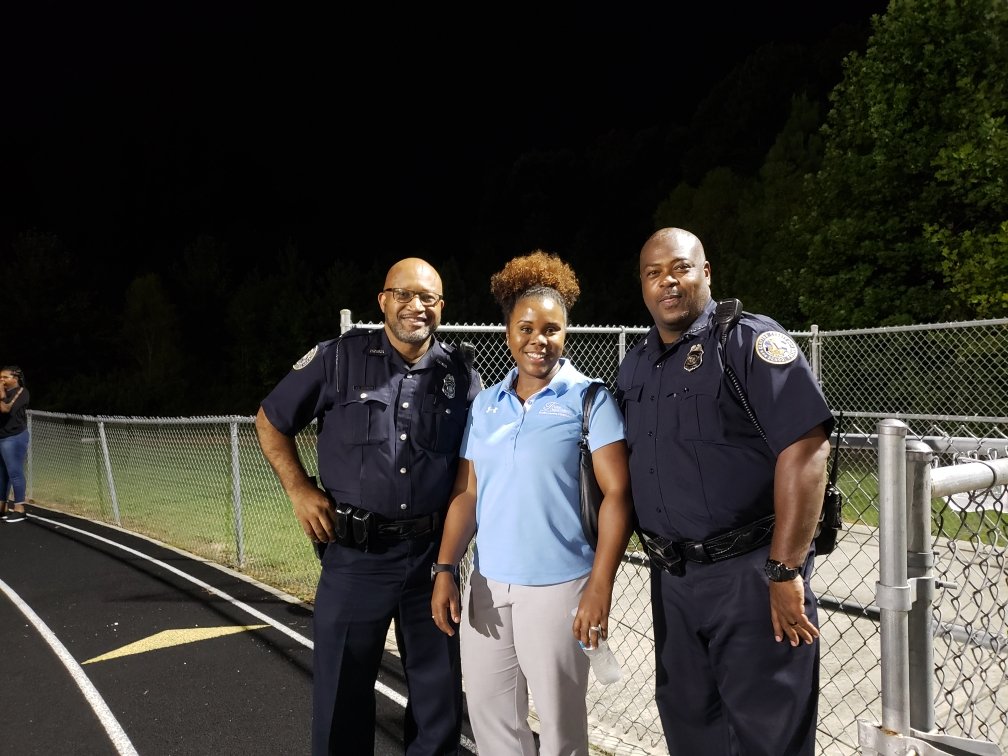 iamMonicaR220's tweet photo. Me (at my son's football game) : "Officers I would like to report a crime. The concession stand is out of drinks and it's not even half time🤣." 5 minutes later these two bring me an ice cold water. Thank you @CCPSNews police department. #Educators #NeverMetAStranger https://t.co/iw7EcXRuGh