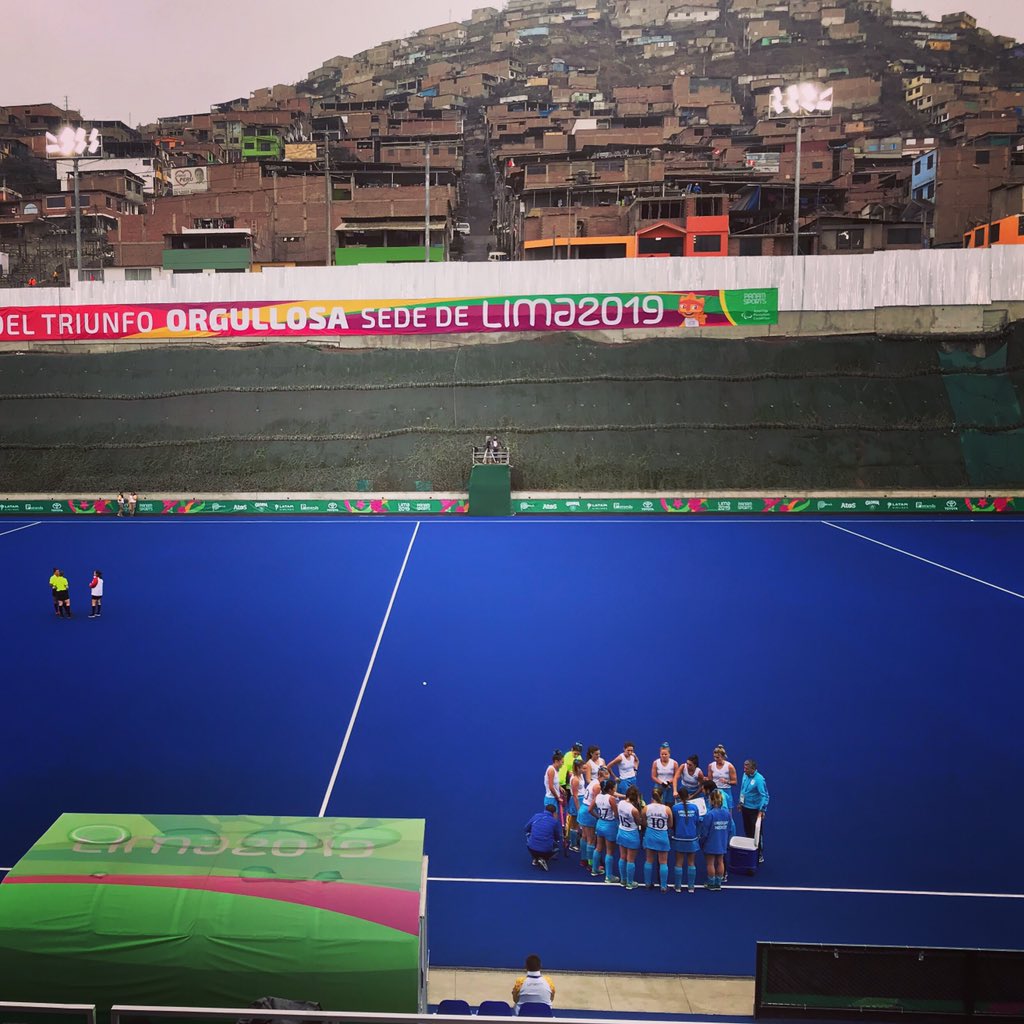 OlimpicoUy's tweet photo. #Hockey | #Uruguay goleó a #Mexico 4-0 con dos de Manuela Vilar del Valle, uno de Camila de María y otro de la capitana Agustina Nieto. Las @CimarronasUru se quedaron con el quinto puesto en @Lima2019Juegos. ¡Felicitaciones chicas! 
Somos #teamuru 🇺🇾🙌🏻 https://t.co/UKASoOWLqS