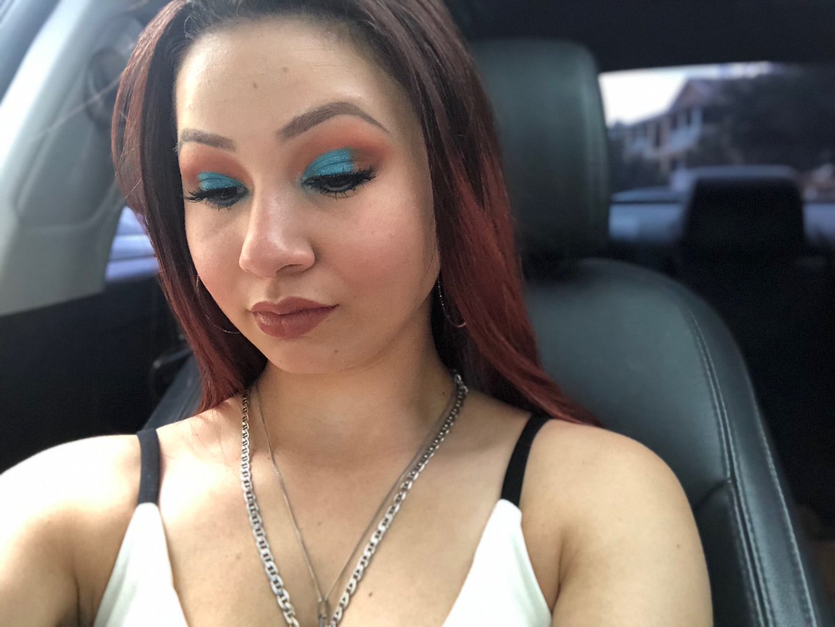 TheSelena_Lopez's tweet photo. I can only imagine moving into the new house and having an ABH package waiting 😭😭😍😍🤯🤯@norvina1 #TheList https://t.co/WU5ufsq1ss